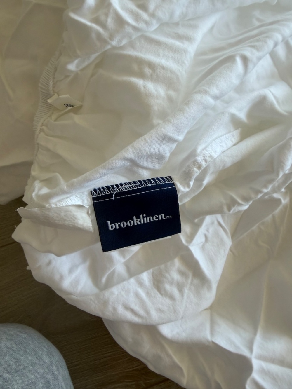 Brooklinen Luxe Sateen Fitted Sheet - Picture 5 of 5